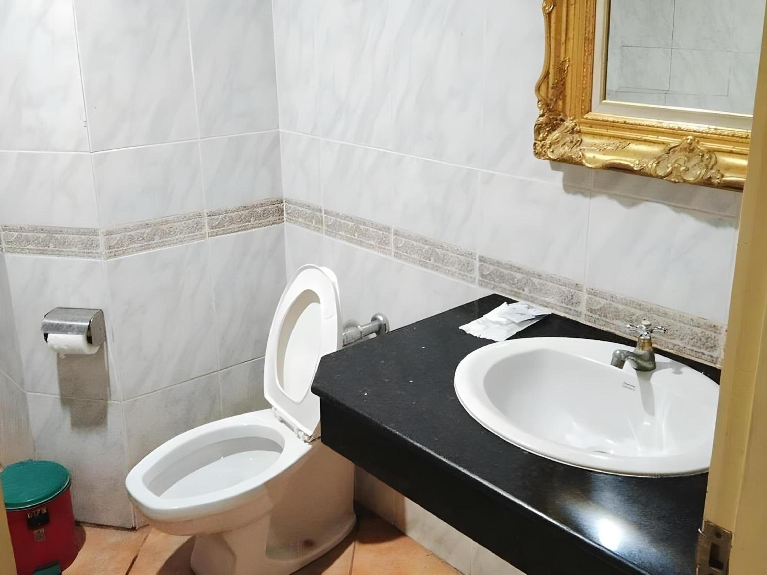 oyo 75466 13 coins bang yai hotel