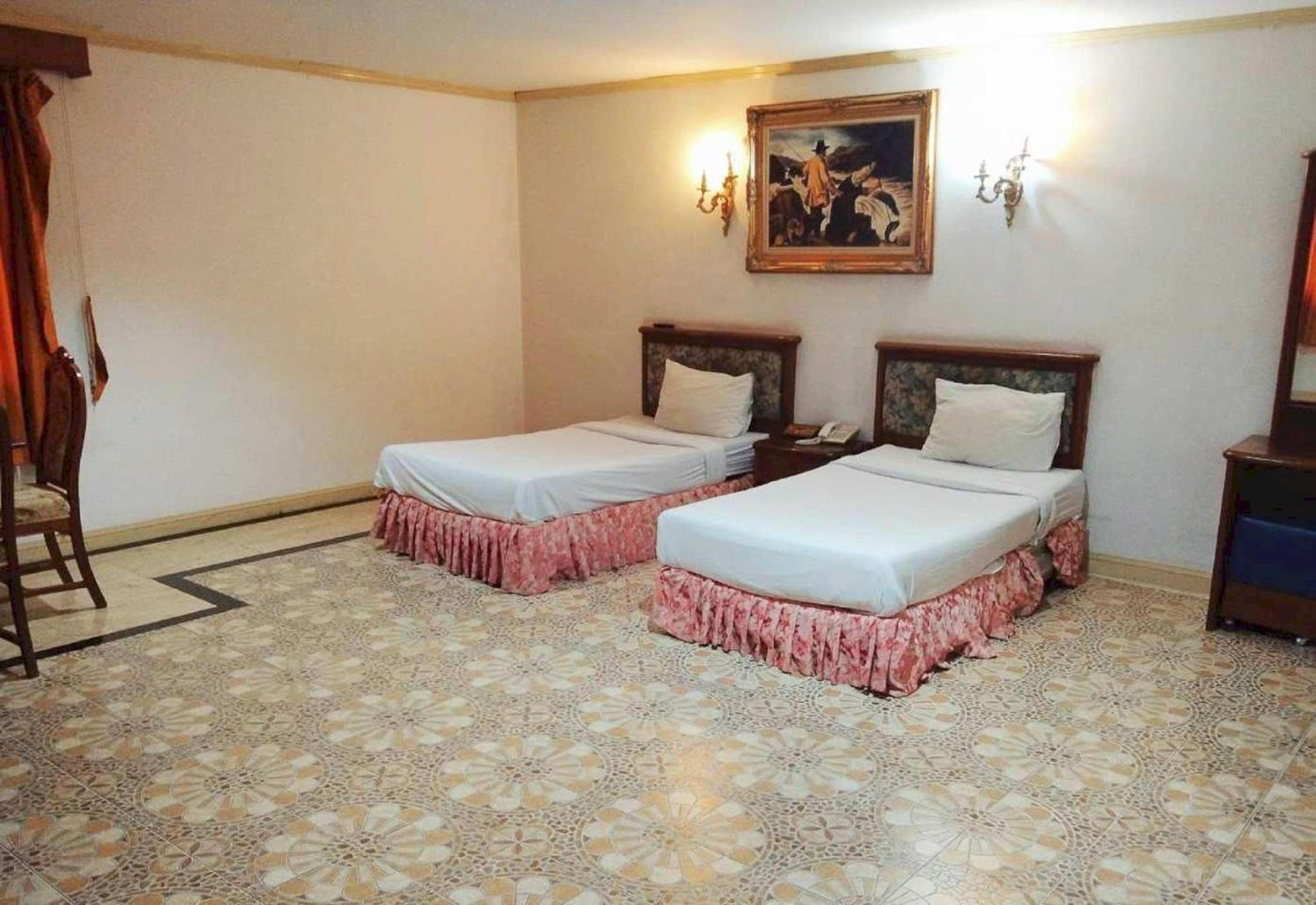 oyo 75466 13 coins bang yai hotel