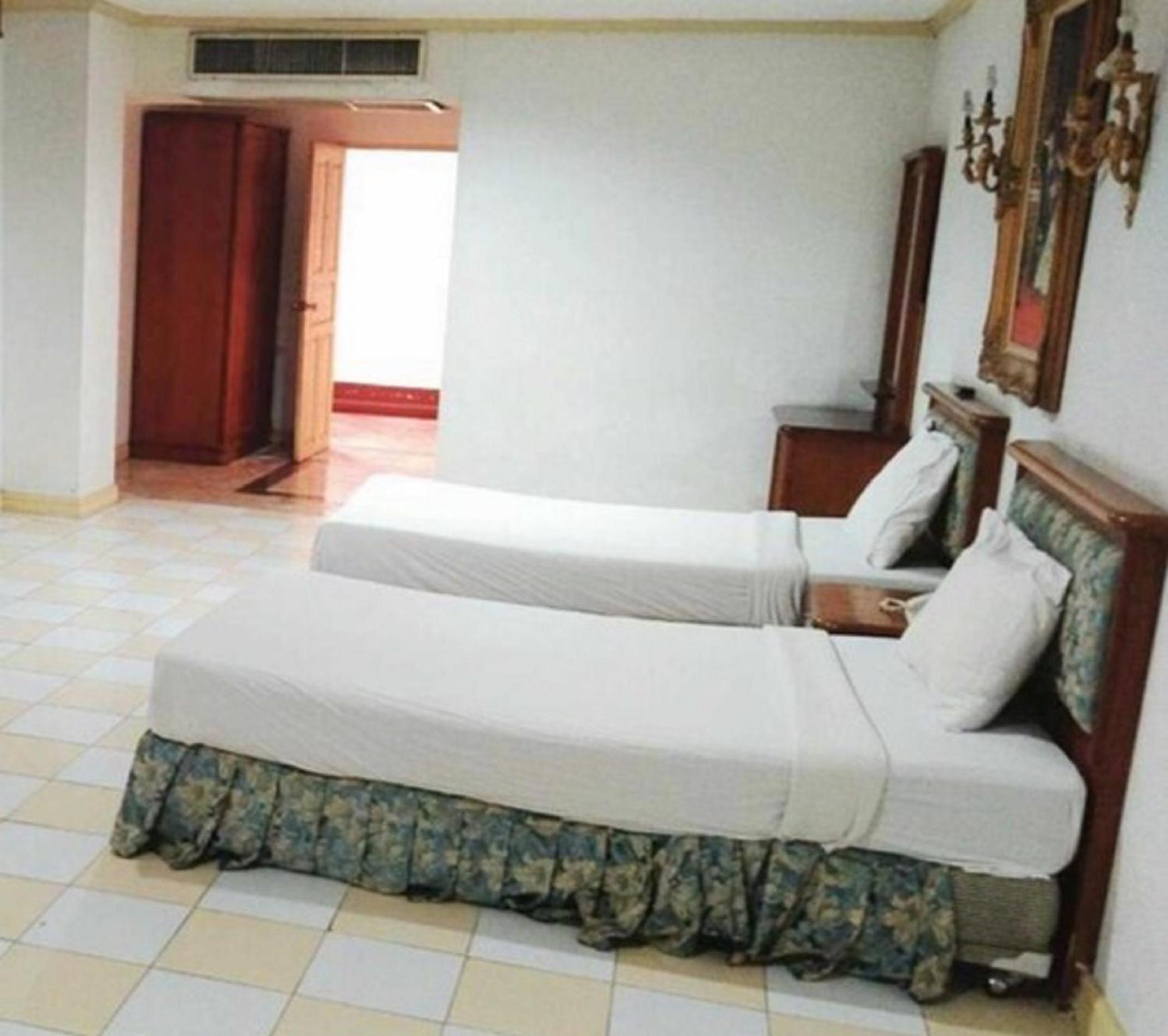 oyo 75466 13 coins bang yai hotel