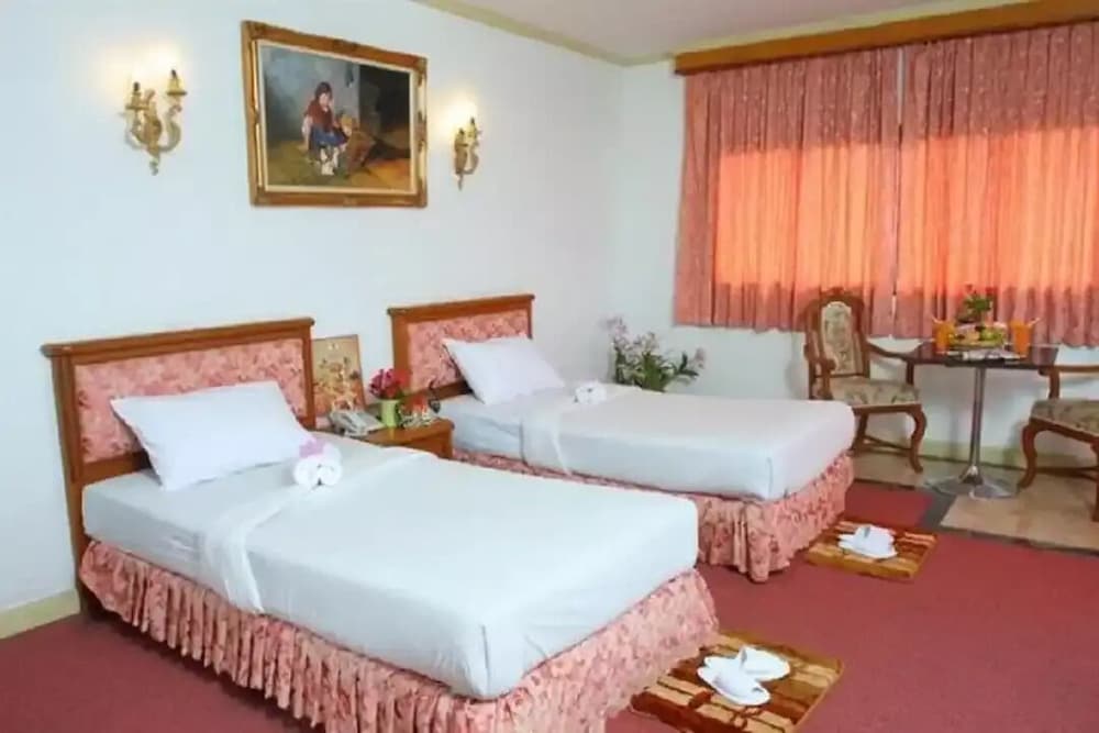 oyo 75466 13 coins bang yai hotel