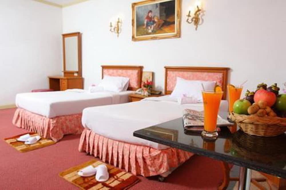 oyo 75466 13 coins bang yai hotel
