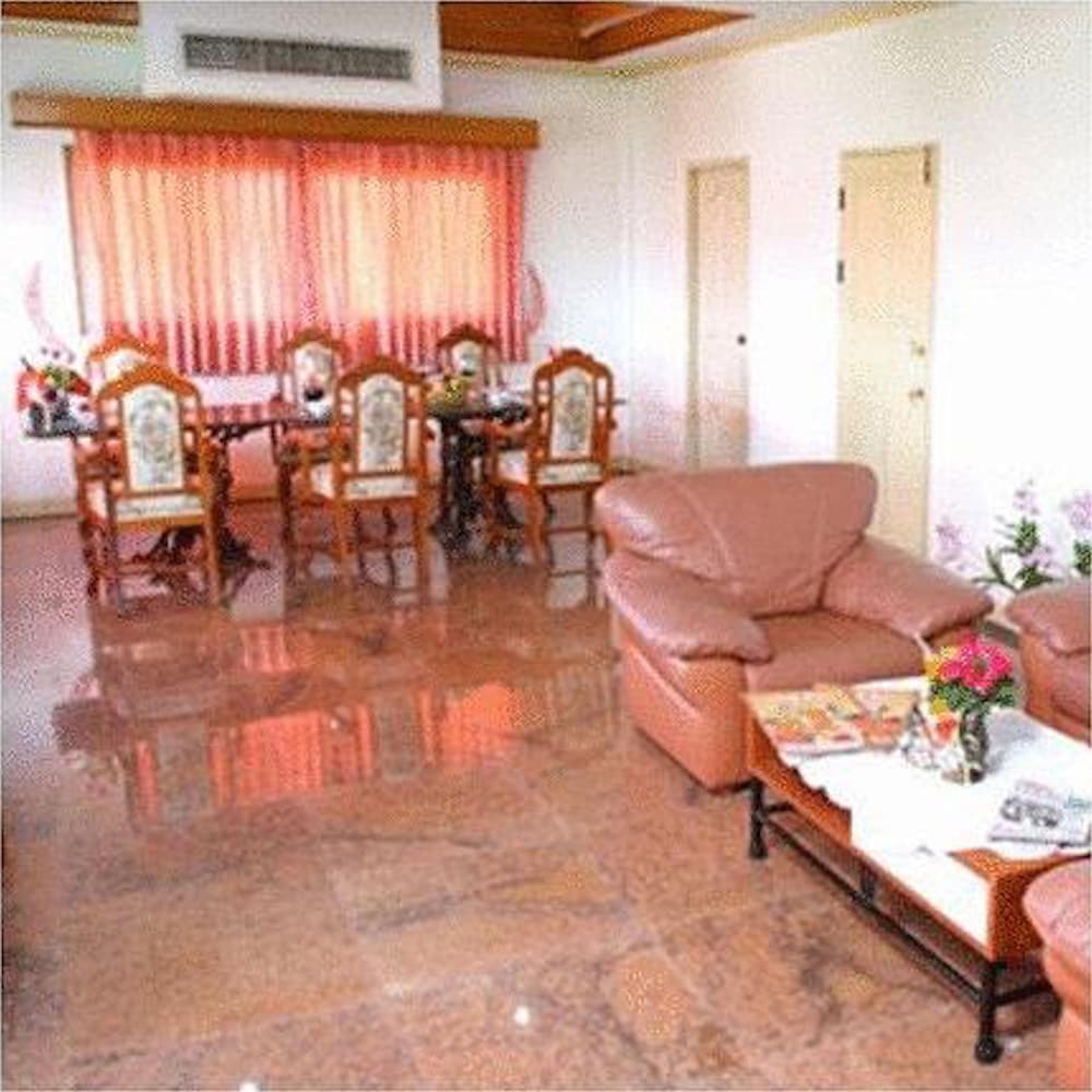 oyo 75466 13 coins bang yai hotel