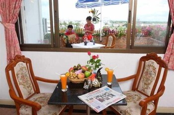 oyo 75466 13 coins bang yai hotel