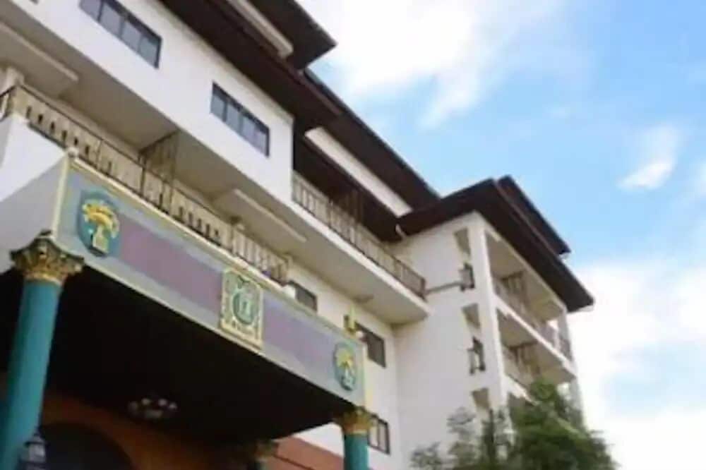 oyo 75466 13 coins bang yai hotel