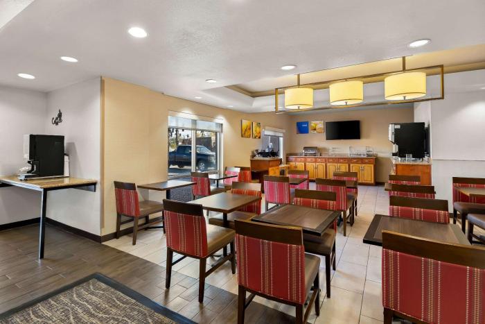 comfort inn and suites