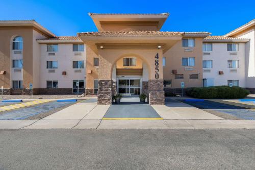 Comfort Inn And Suites,4850 South Hotel Drive,3 star