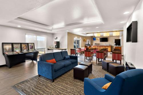 Comfort Inn And Suites,4850 South Hotel Drive,3 star