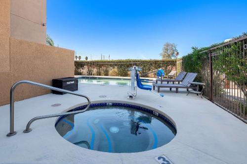 comfort inn and suites