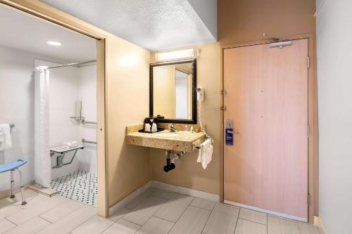 comfort inn and suites