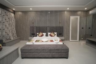 The Trade International,,3 star