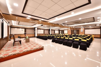 click hotel sagar plaza chakan pune