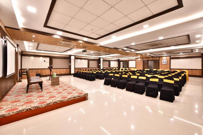 click hotel sagar plaza chakan pune
