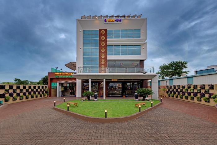 click hotel sagar plaza chakan pune