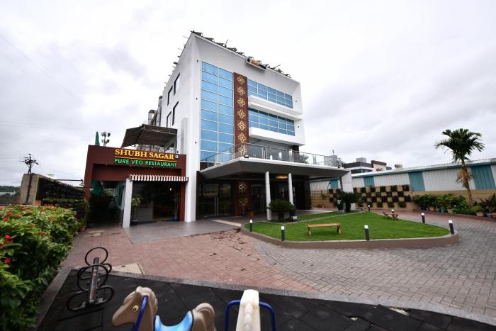 click hotel sagar plaza chakan pune