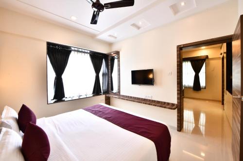 click hotel sagar plaza chakan pune