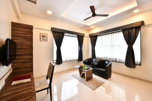 click hotel sagar plaza chakan pune