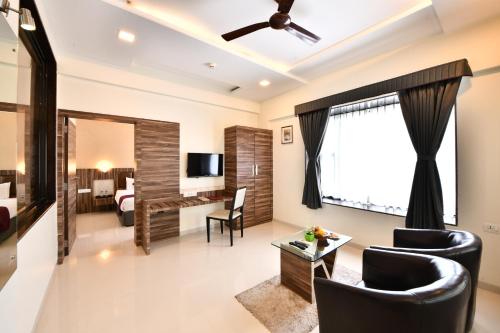 click hotel sagar plaza chakan pune