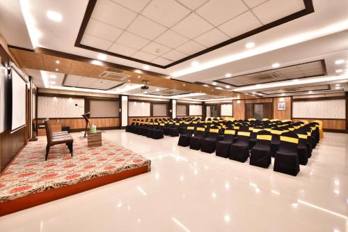 click hotel sagar plaza chakan pune