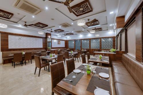 click hotel sagar plaza chakan pune