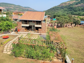 mastiff grand la villae resort