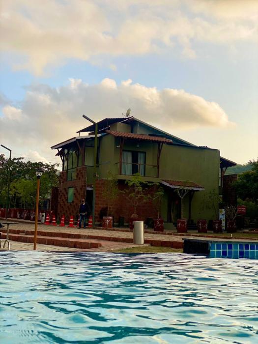 mastiff grand la villae resort