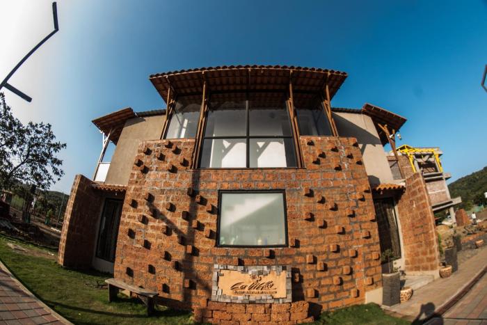 mastiff grand la villae resort