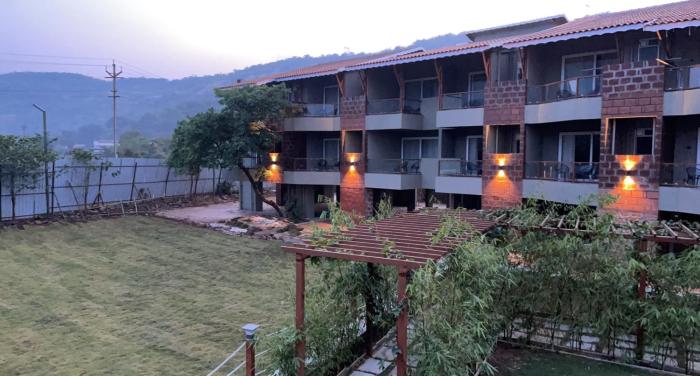 mastiff grand la villae resort