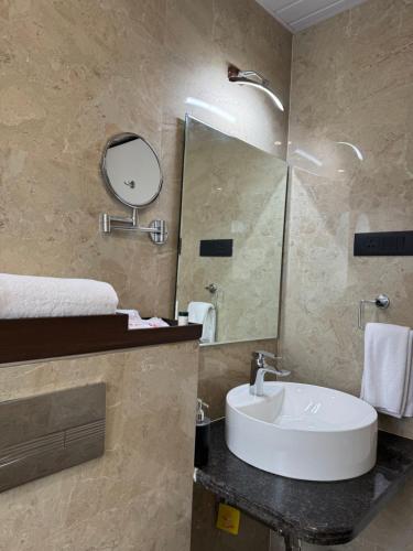 mastiff grand la villae resort