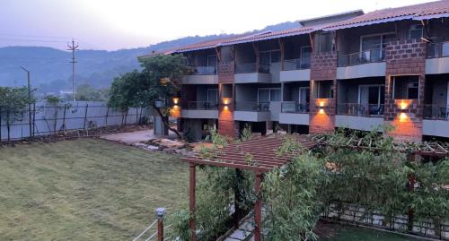 mastiff grand la villae resort