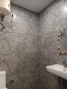 Super Residency Near To Nizzamduin Railway Stations,,3 star