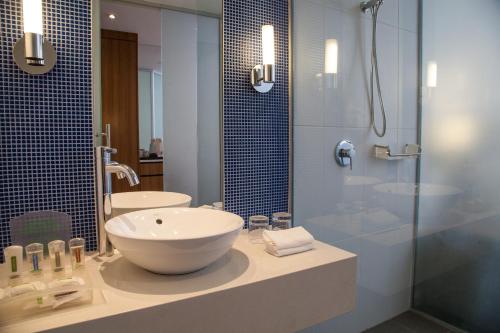 holiday inn express port moresby by ihg