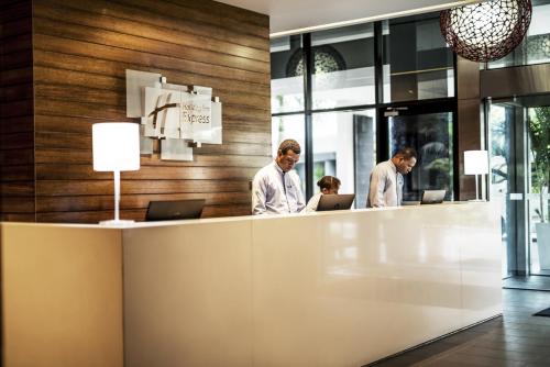 holiday inn express port moresby by ihg