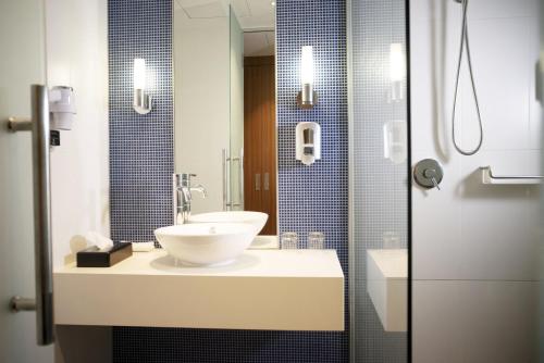 holiday inn express port moresby by ihg