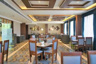 neel clarks inn express agra