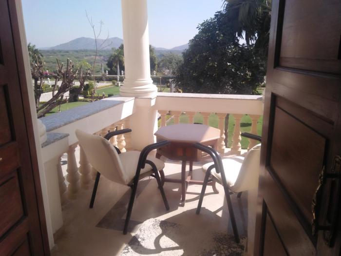 balaram palace resort