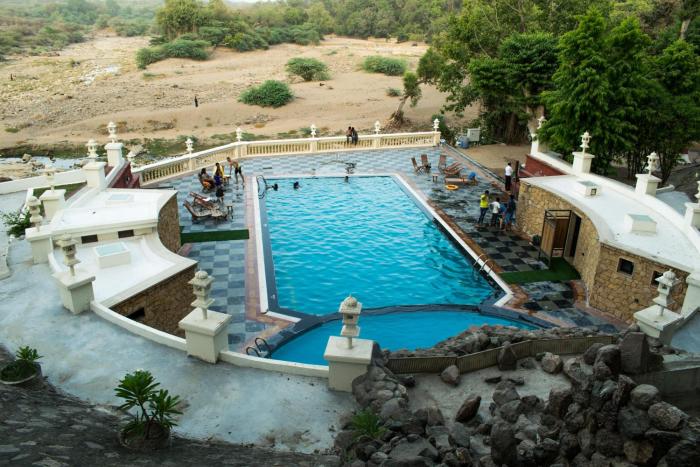 balaram palace resort