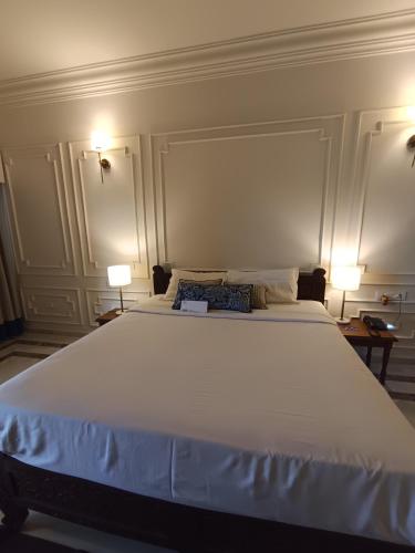balaram palace resort
