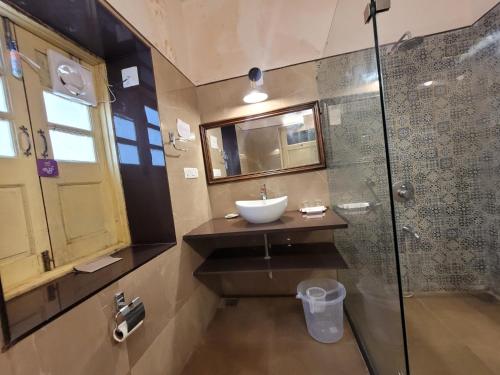 balaram palace resort