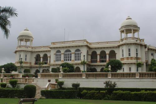 balaram palace resort