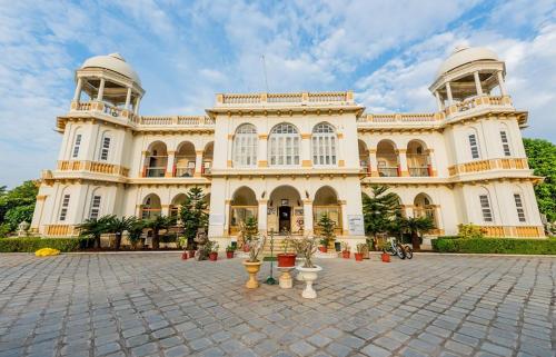 balaram palace resort