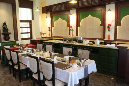 balaram palace resort