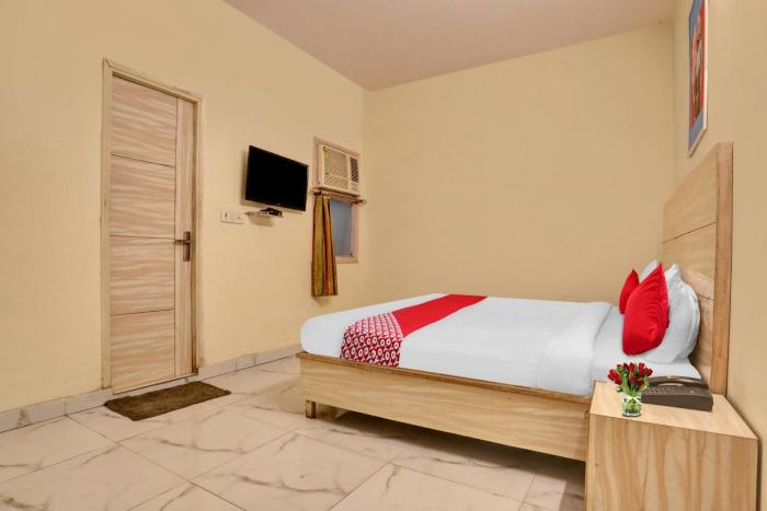 super hotel o raas near hira sweet