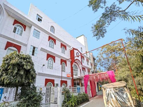 Super Hotel O Raas Near Hira Sweet,,3 star