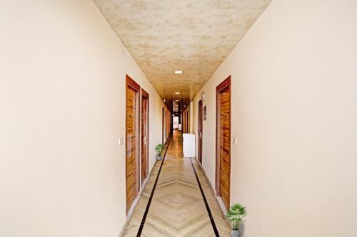 Super Hotel O Raas Near Hira Sweet,,3 star