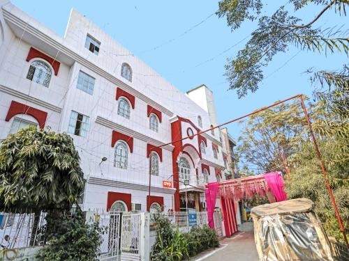 super hotel o raas near hira sweet