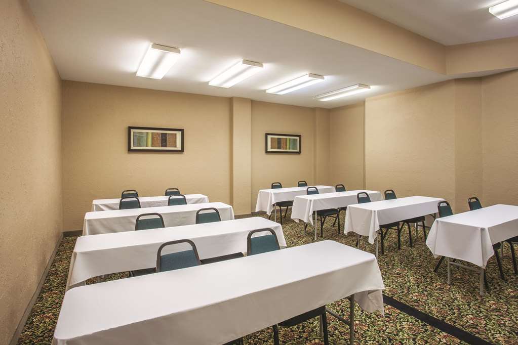 la quinta inn and suites by wyndham portland airport
