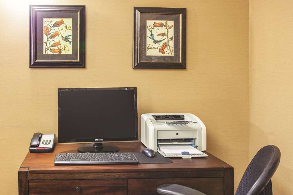 la quinta inn and suites by wyndham portland airport