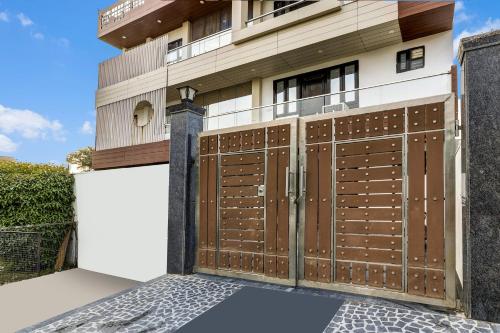 super townhouse mayfield garden nearby golf course road