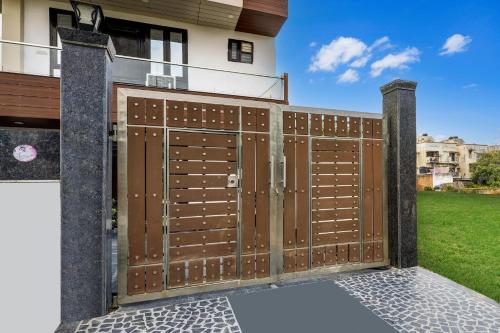 Super Townhouse Mayfield Garden Nearby Golf Course Road,,4 star