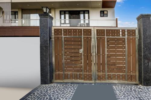 Super Townhouse Mayfield Garden Nearby Golf Course Road,,4 star